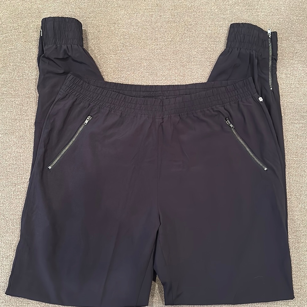 🥰 Fabletics joggers with zipper detail